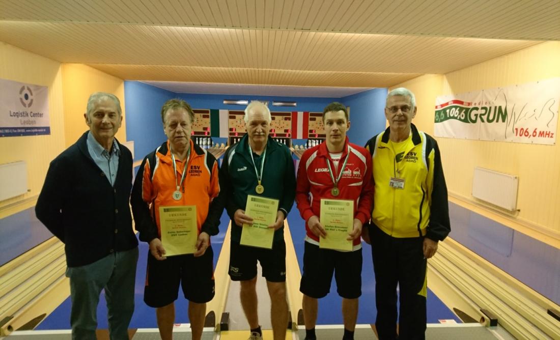 Von Links: Präsident Krammer Michael 2.Platz Schwinger Heinz 1.Platz Stabler Johann 3.Platz Grassauer Stefan Schiedsrichter Pappitsch Erich