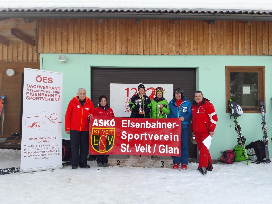  Tagessiegerin bei den Damen Brigitte ESEL mit LSVK-Masterscuprefernt Gottfried MOSER, ESV-Mitarbeiterin Heidi JARITZ, AK IIIa-Siegerin Draja LIPNIK, LSVK-Präsident Dr. Raimund BERGER und ESV-Obmann Karl JARITZ