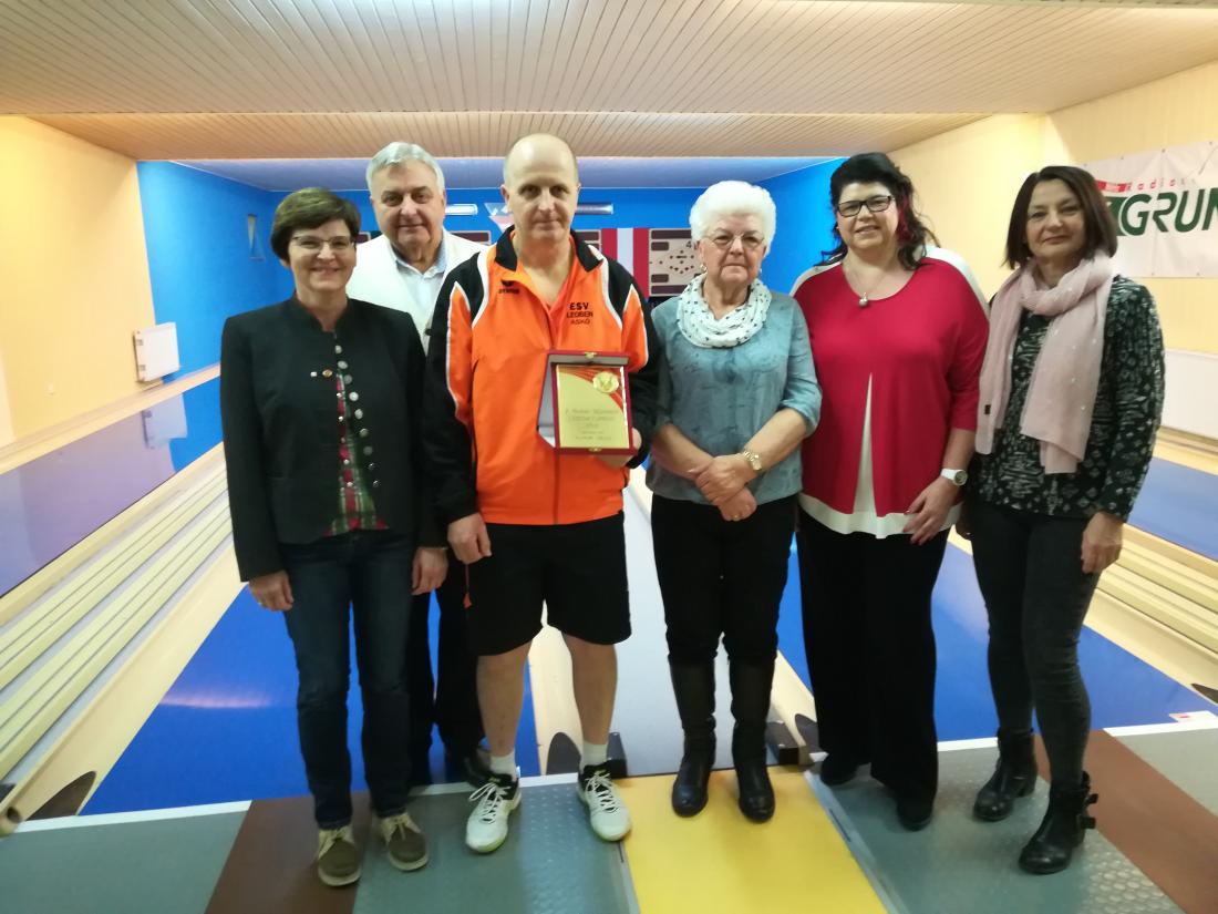 NR. Birgit Sandler,Seemann Horst(Obmann Stv.),Pinter György,Scherer Gertrude, LAbg. Ahrer Helga,Sportreferentin GR.Khesmiri. NR. Birgit Sandler,Seemann Horst(Obmann Stv.),Pinter György,Scherer Gertrude, LAbg. Ahrer Helga,Sportreferentin GR.Khesmiri.