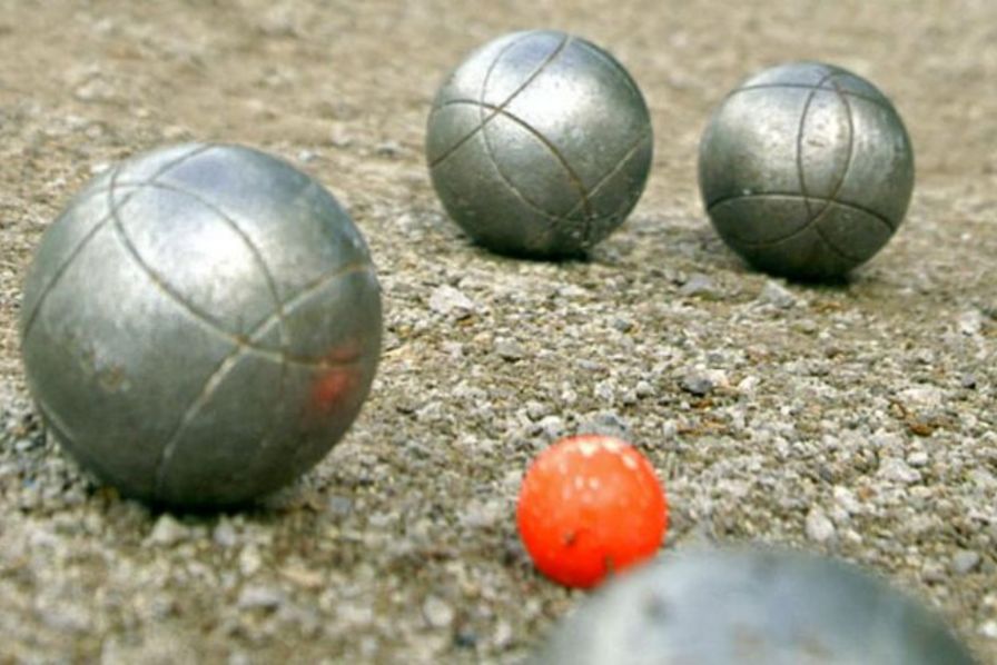 Petanque ist der ideale Freizeit- und Feierabendsport – zum Entspannen genauso geeignet wie zum Wettkampf.