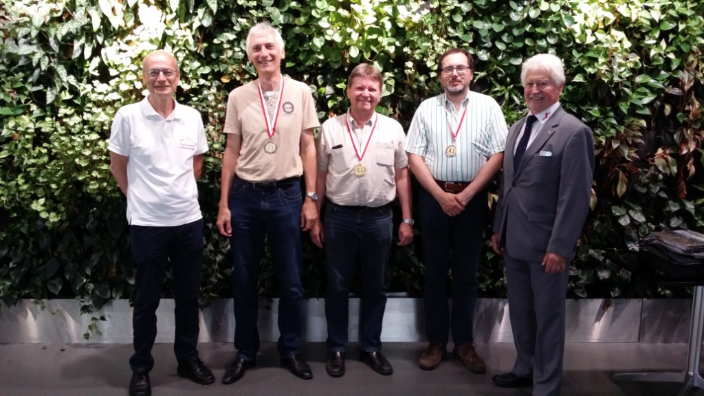 v.l.: Gerald Hörmann, Ernst Haberberger, Hans-Jürgen Jarius, Wilhelm Thoma und Martin Krupan Preistraeger_Schach_Region_Ost_2016.jpg
