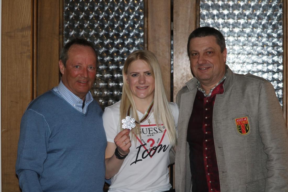 Foto: ESV-Trainer Ferdinand KNEES, Vizeweltmeisterin Katharina TRUPPE, ESV-Obmann Karl JARITZ Foto: ESV-Trainer Ferdinand KNEES, Vizeweltmeisterin Katharina TRUPPE, ESV-Obmann Karl JARITZ